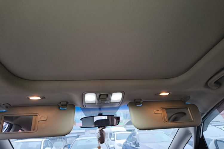 起亚 佳乐 2013款 2.0L 7座自动标准版 国IV中控内饰22