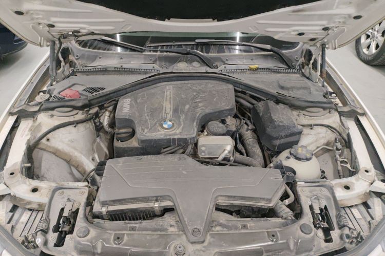 宝马3系 2014款 320Li 时尚型机舱底盘24