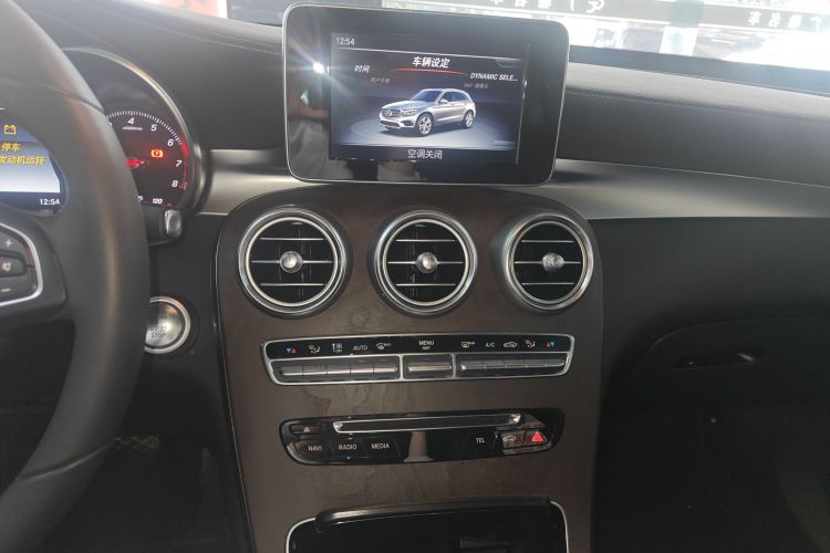 奔驰GLC 2016款 GLC 300 4MATIC 动感型中控内饰16
