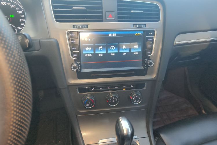 大众 高尔夫 2016款 230TSI 自动豪华型中控内饰16