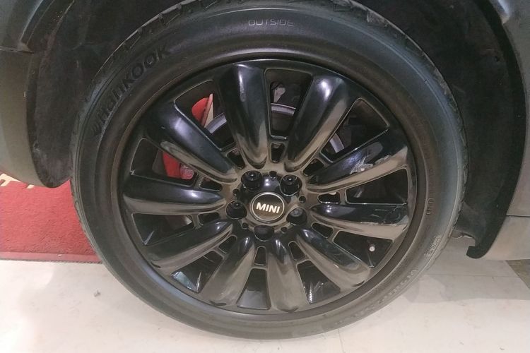 MINI Countryman 2019款 2.0T COOPER S ALL4 经典派车身外观6008