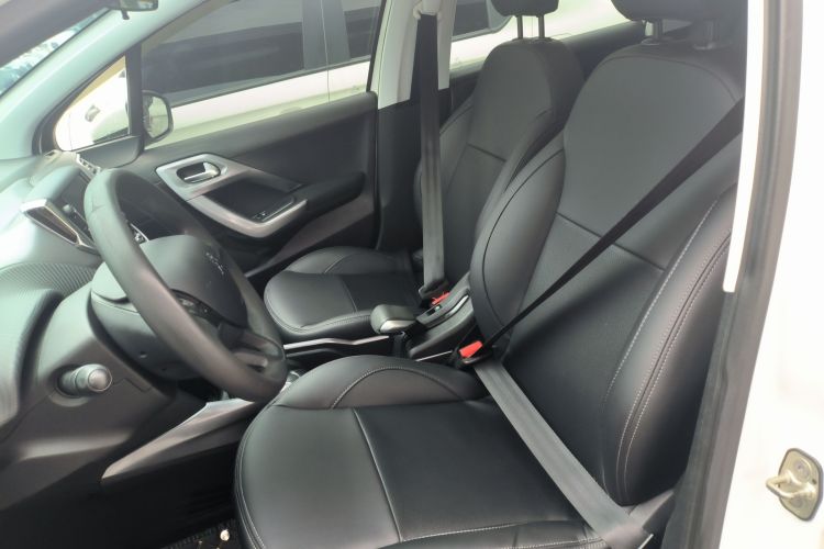 标致2008 2014款 1.6L 自动时尚版局部细节19