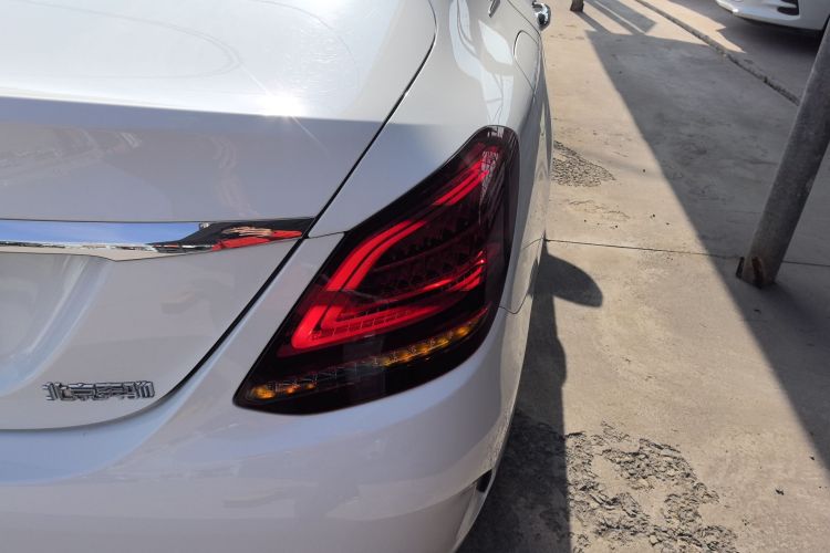 奔驰C级 2019款 C 260 L 运动版车身外观9