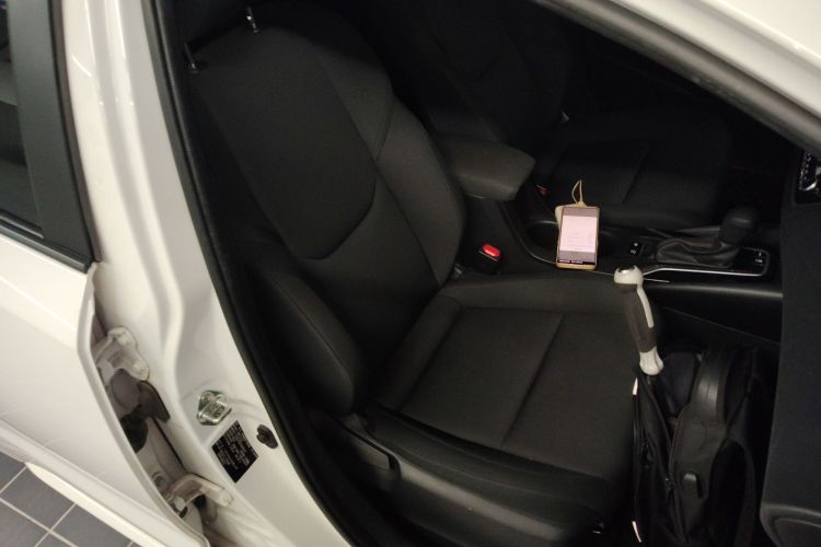 丰田 雷凌 2023款 TNGA 1.5L CVT进取版局部细节41