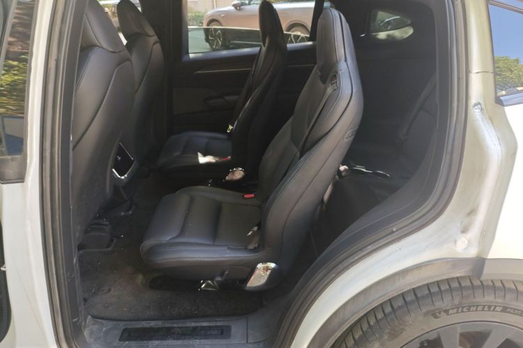 特斯拉 Model X 2023款 双电机全轮驱动版中控内饰21