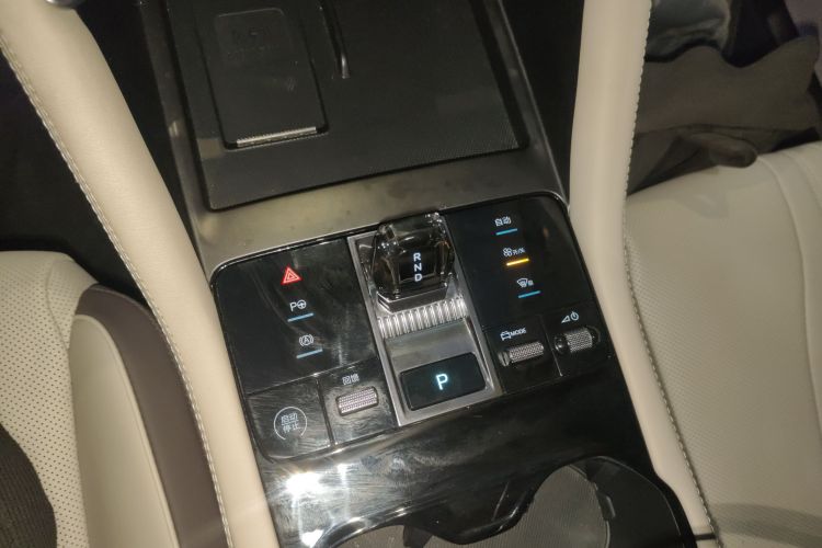 比亚迪 宋PLUS新能源 2025款 EV 智驾版 605km 旗舰型局部细节18