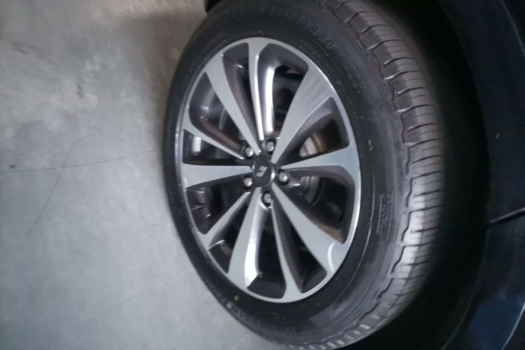 理想汽车 理想ONE 2021款 增程6座版车身外观6008