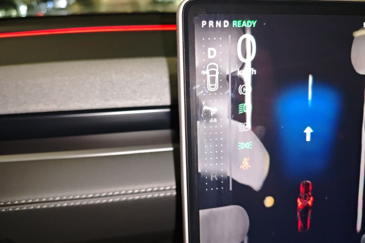 特斯拉 Model Y 2025款 长续航全轮驱动版中控内饰14