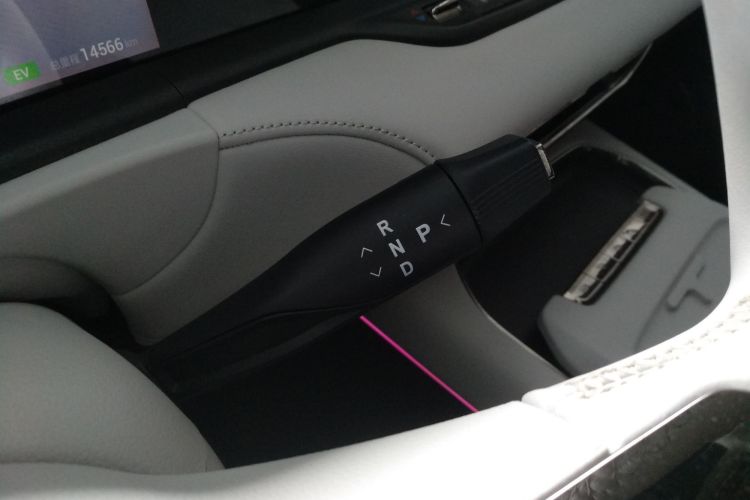 岚图汽车 岚图FREE 2025款 318 318km 后驱环游版局部细节18