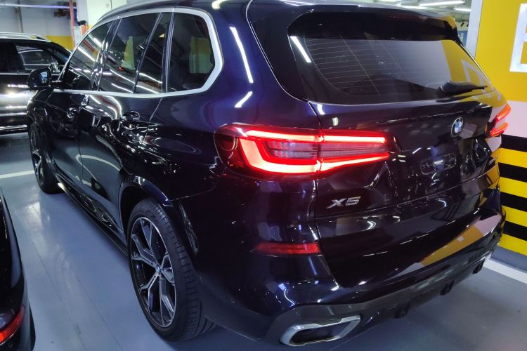 宝马X5(进口) 2022款 xDrive40i 尊享型 M运动套装车身外观4