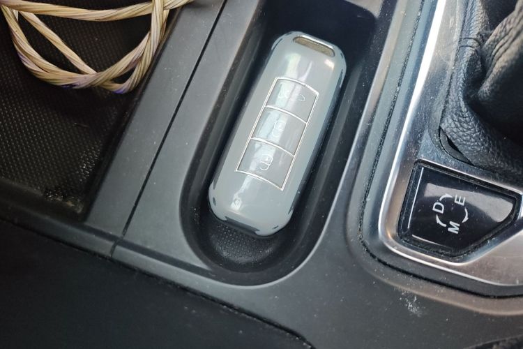 广汽传祺 传祺GS4 2016款 235T G-DCT豪华版中控内饰11