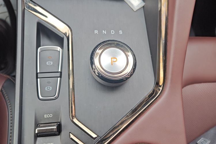 思皓X8 PLUS 2023款 1.5TGDI DCT智享版 7座中控内饰18