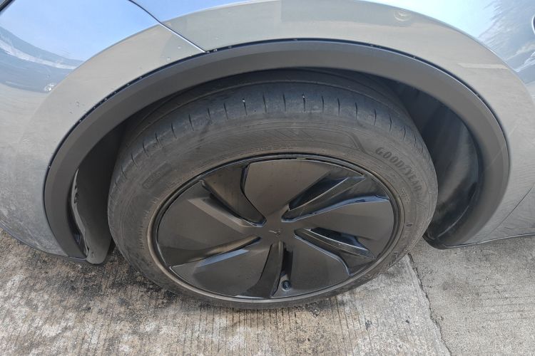 特斯拉 Model Y 2025款 后轮驱动版车身外观6007