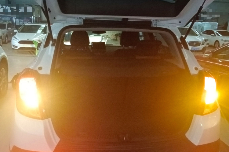 别克 昂科拉 2015款 1.4T 自动两驱都市精英型机舱底盘23