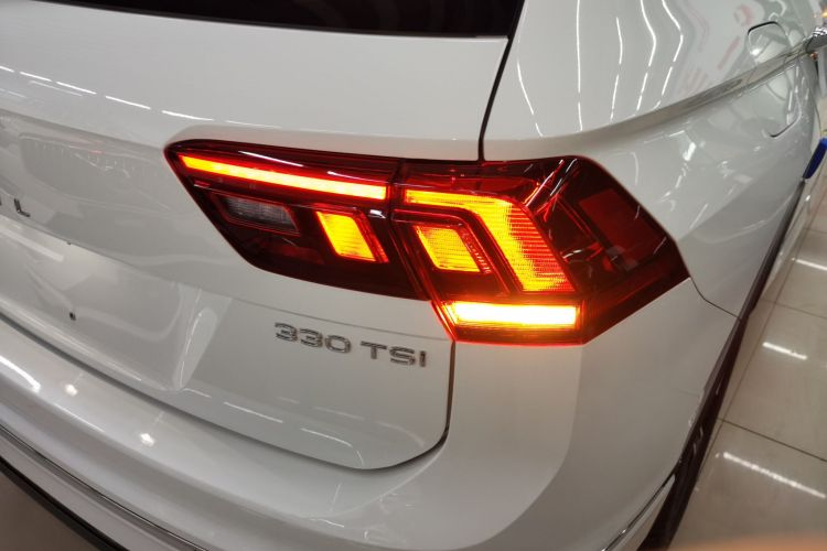 大众 途观L 2025款 出众款 330TSI 自动两驱R-Line龙耀版车身外观9