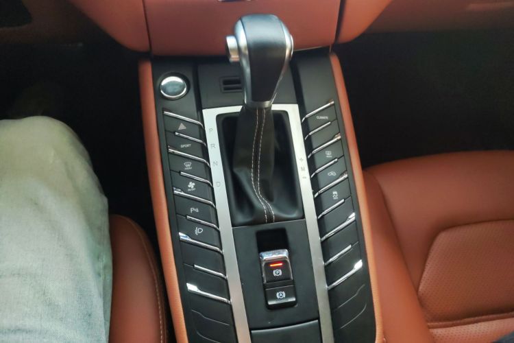 众泰SR9 2017款 2.0T 自动极致之光版局部细节18