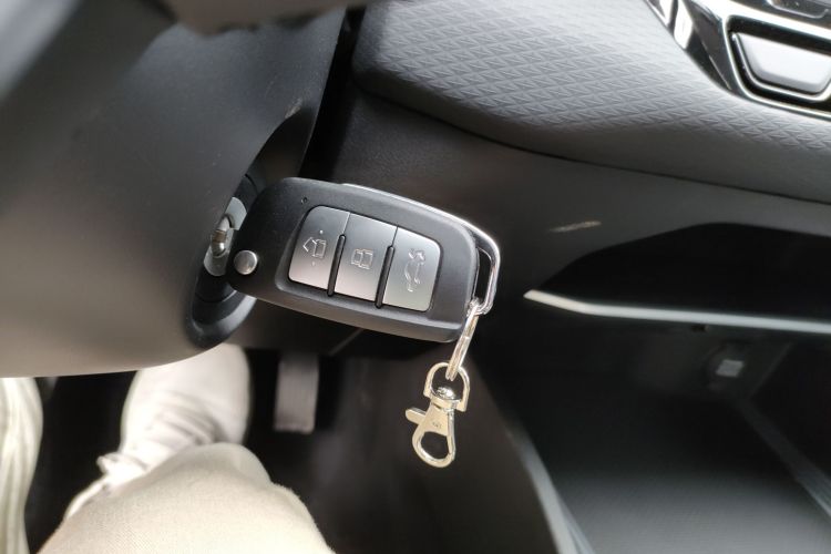 吉利汽车 帝豪 2025款 第4代 1.5L 手动龙腾版中控内饰7001