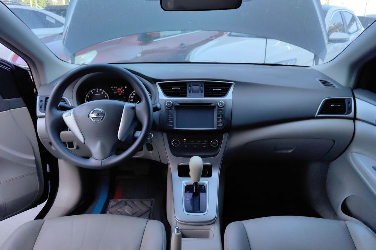 日产 轩逸 2012款 1.6XE CVT舒适版中控内饰7002