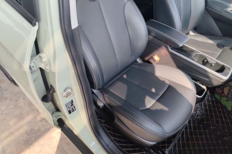 哪吒汽车 哪吒V 2022款 潮 400 Lite局部细节41