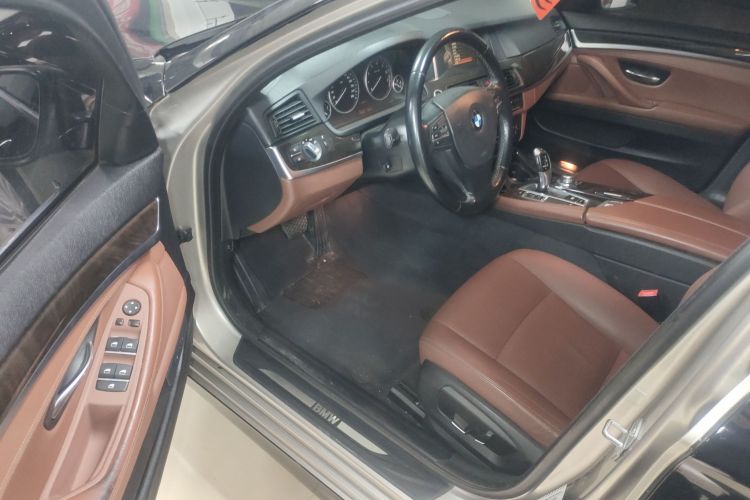 宝马5系 2014款 525Li 领先型中控内饰20