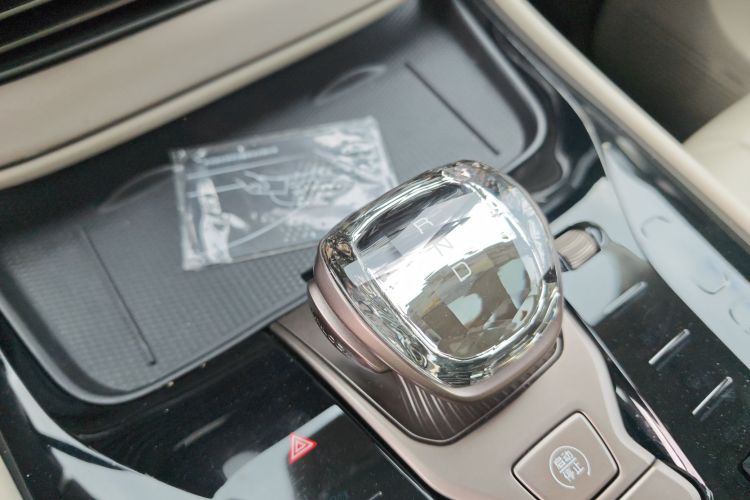 腾势D9 2022款 DM-i 1040 尊贵型局部细节18