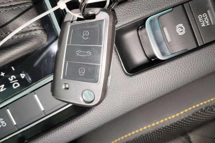 一汽-大众CC 2024款 380TSI 夺目版中控内饰7001