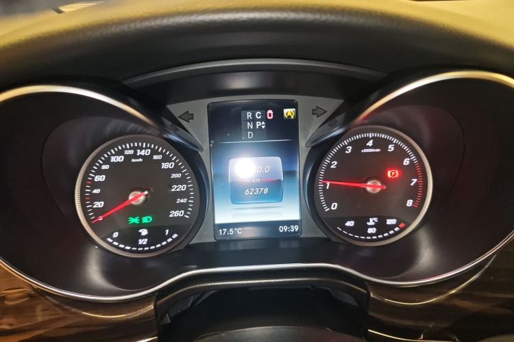 奔驰V级 2018款 V 260 领航版 国V中控内饰14