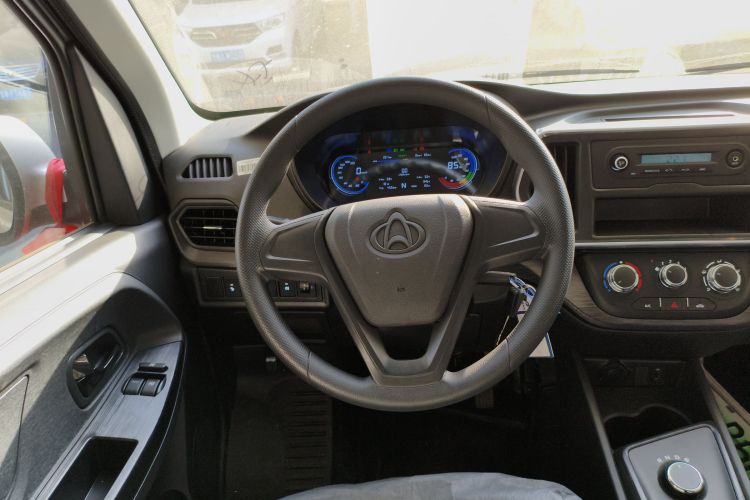 长安凯程 长安睿行EM80 2025款 客运版 舒适型 6座 260km 对开门 60kW中控内饰13