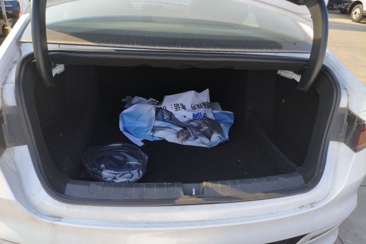 比亚迪 秦PLUS 2024款 荣耀版 DM-i 120KM领先型机舱底盘23