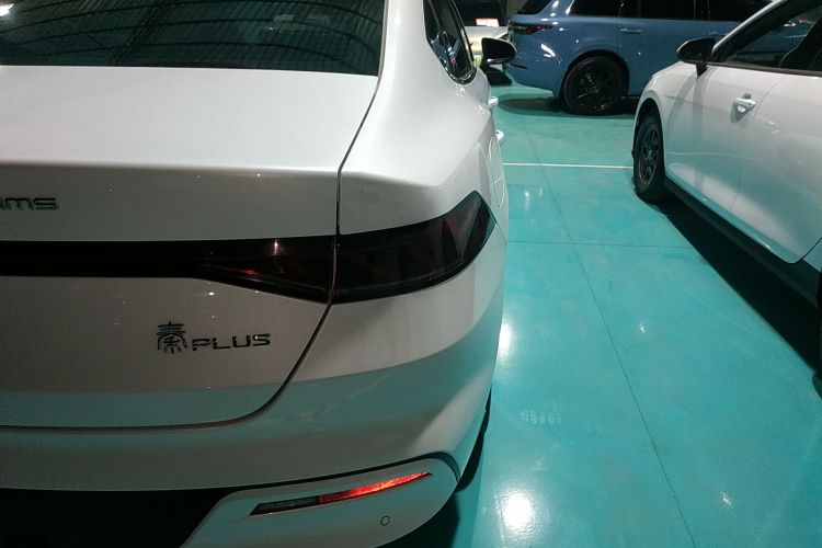 比亚迪 秦PLUS 2023款 冠军版 EV 420KM超越型车身外观9