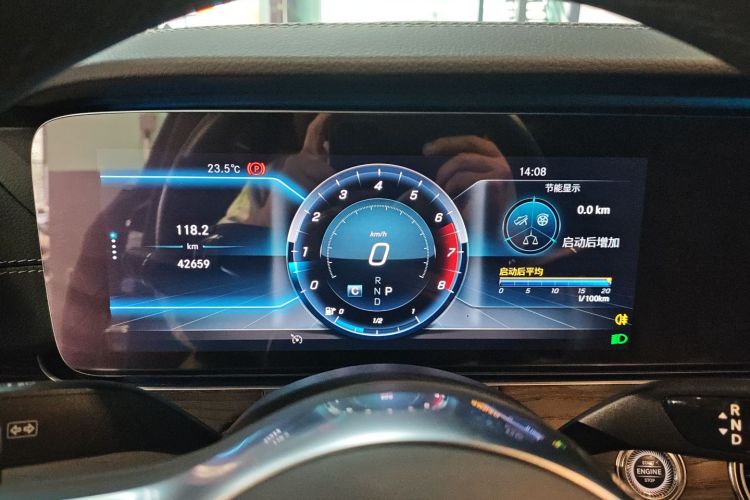 奔驰E级 2020款 改款 E 300 L 运动时尚型中控内饰14