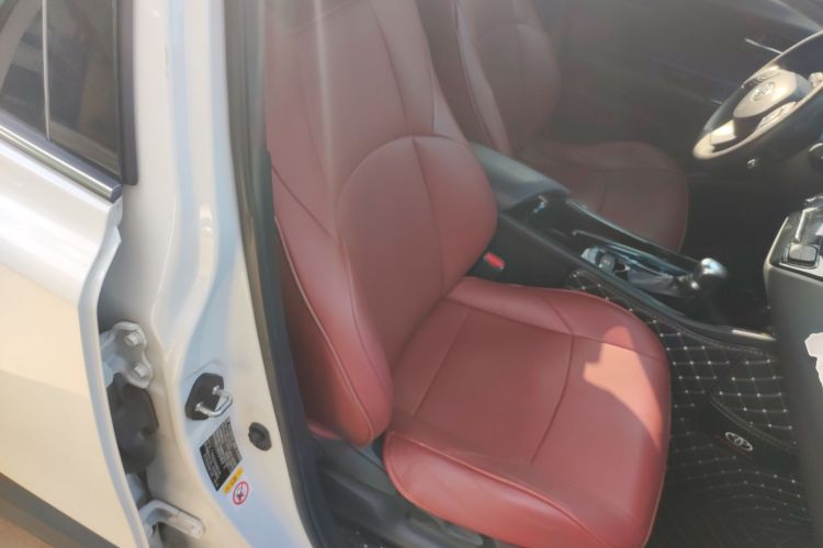 丰田C-HR 2018款 2.0L 领先天窗版 国V局部细节41