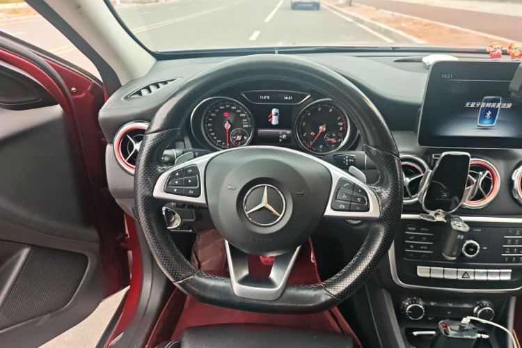 奔驰GLA 2019款 GLA 200 时尚型中控内饰13