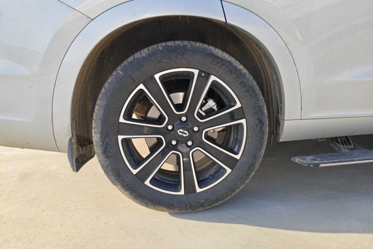 鸿蒙智行 问界M7 2024款 1.5T 智驾四驱Ultra版 6座车身外观6008