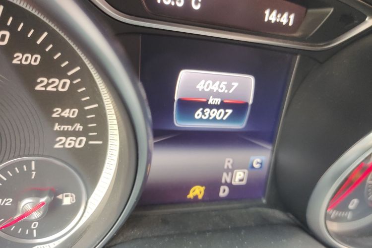 奔驰GLA 2017款 GLA 220 4MATIC 时尚型中控内饰15