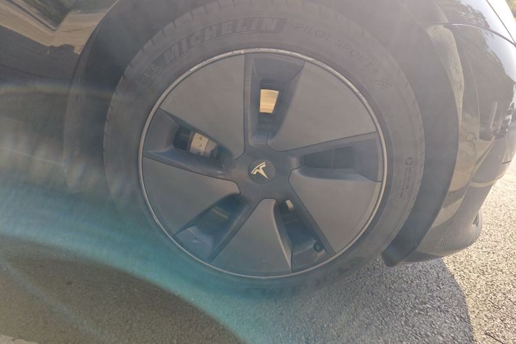 特斯拉 Model 3 2021款 标准续航后驱升级版 3D6车身外观10