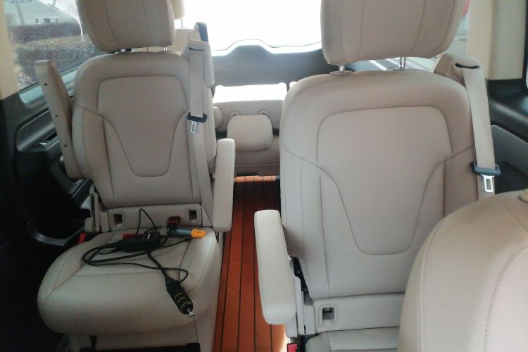 奔驰 威霆 2021款 2.0T 精英版 7座中控内饰21