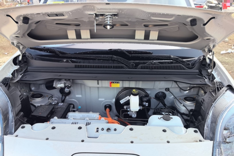 五菱汽车 宏光MINIEV 2025款 四门版 进阶款机舱底盘24