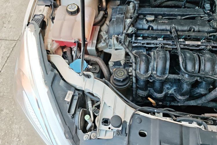 福特 福克斯 2018款 三厢经典 1.6L 自动舒适型智行版局部细节9006