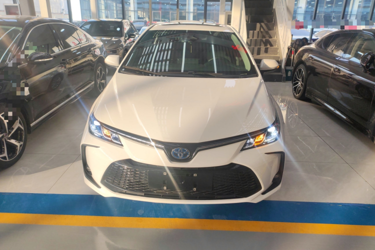 丰田 卡罗拉 2023款 1.8L 智能电混双擎 精英版车身外观2