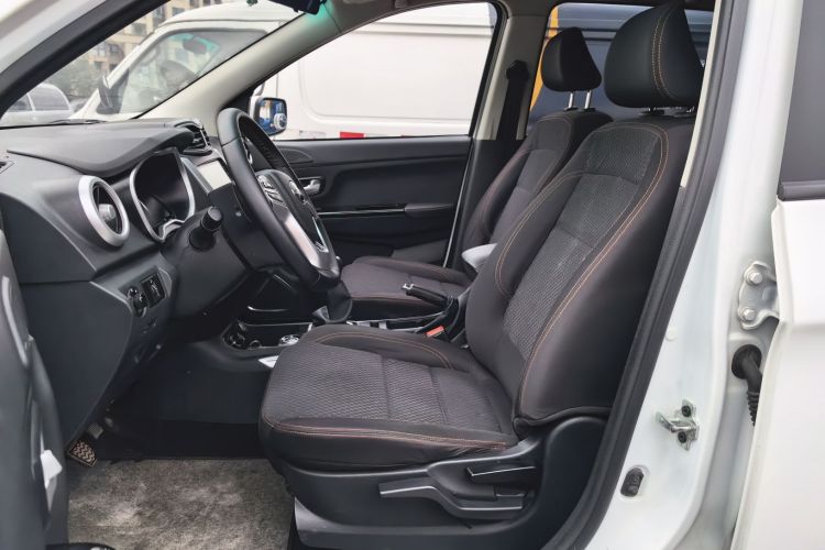 SWM斯威汽车 SWM斯威X3 2021款 1.5L 手动舒适型 7座中控内饰19