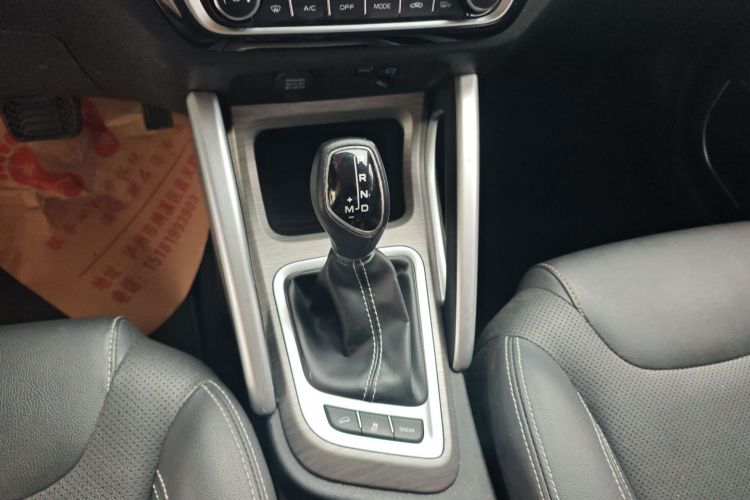 吉利汽车 远景X3 2017款 1.5L 自动尊贵型中控内饰18