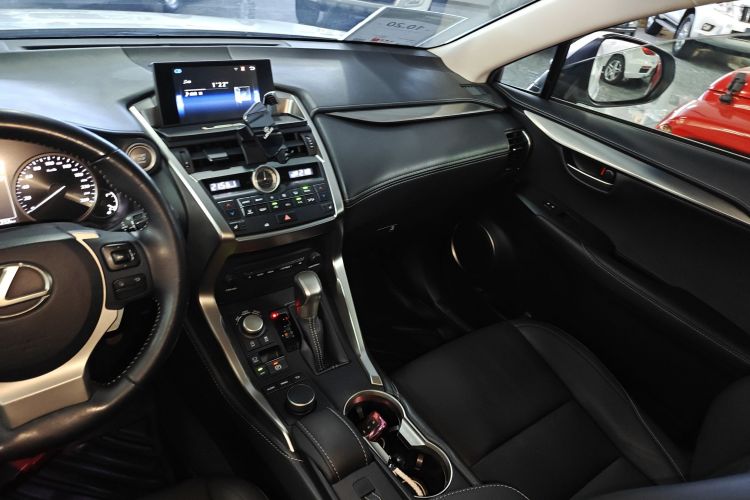 雷克萨斯NX 2015款 200 全驱 锋尚版中控内饰16