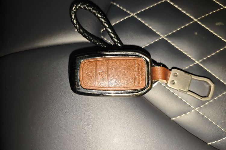 丰田 汉兰达 2024款 2.5L智能电混双擎两驱精英版 5座中控内饰11