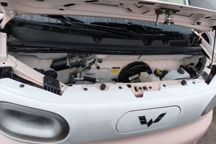 五菱汽车 宏光MINIEV 2024款 第三代 215km 进阶版机舱底盘24