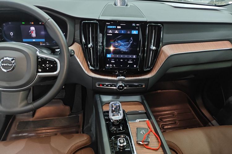 沃尔沃XC60新能源 2025款 插电式混动 长续航四驱智雅豪华版局部细节16