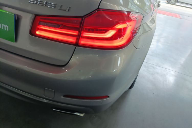 宝马5系 2020款 525Li 豪华套装车身外观9