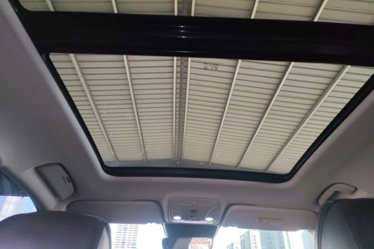 红旗HS5 2022款 改款 2.0T 智联旗享四驱版中控内饰22