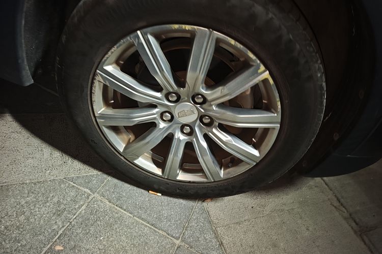 凯迪拉克XT4 2018款 28T 两驱豪华型车身外观10