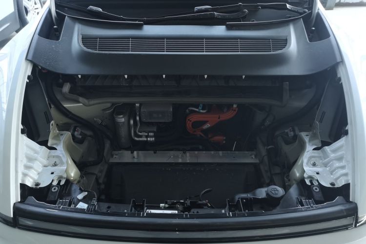 特斯拉 Model Y 2025款 后轮驱动版机舱底盘24